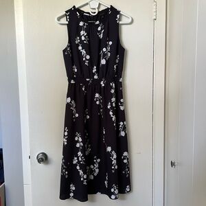 Navy Floral sleeveless Midi Dress, NWT.